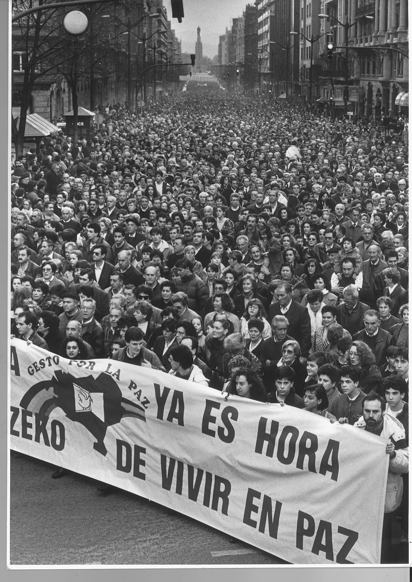 19920202 manifestación Gesto por la Paz